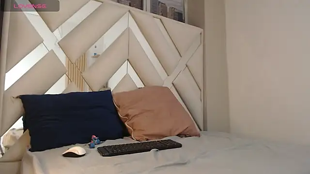 willow smitt online show from February 13, 1:40 pm