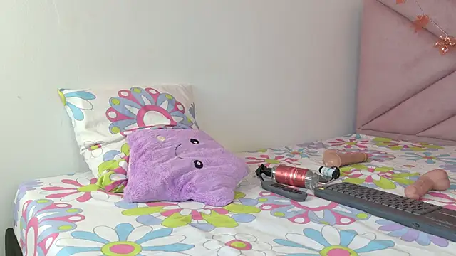 Snapshot of eva_sin18 chatting on November 27, 2:13 am eva sin18 online show from November 27, 2:13 am