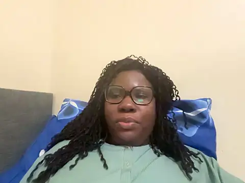 Snapshot of Midlle20 chatting on December 20, 12:51 am Midlle20 online show from December 20, 12:51 am