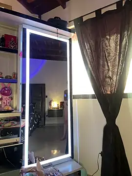 Paulet Johnson online show from November 26, 8:54 pm