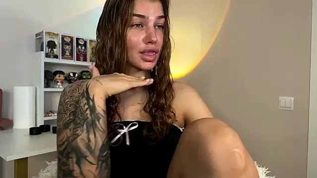 Snapshot of Anna_Six chatting on October 5, 1:37 am Anna Six online show from October 5, 1:37 am