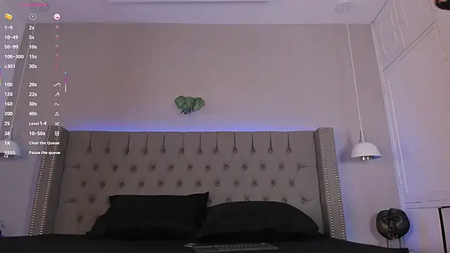 Snapshot of Emiliana_Rios chatting on October 28, 3:54 am Emiliana Rios online show from October 28, 3:54 am