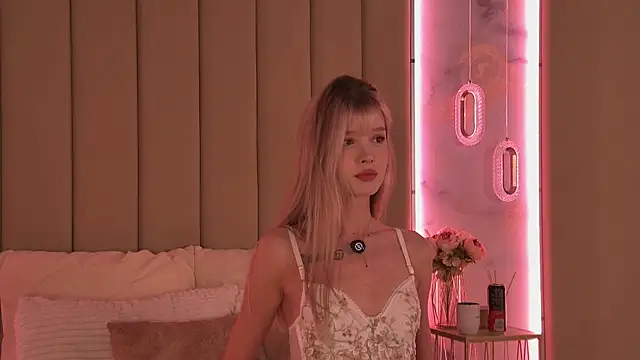 BellaSecrett online show from September 14, 2:38 pm