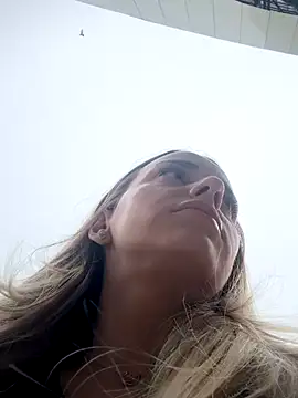 Snapshot of AlexisWhit chatting on October 26, 8:42 am AlexisWhit online show from October 26, 8:42 am