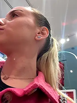 Snapshot of AlexisWhit chatting on November 1, 8:49 am AlexisWhit online show from November 1, 8:49 am