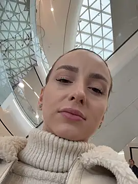 Snapshot of AlexisWhit chatting on November 7, 8:58 am AlexisWhit online show from November 7, 8:58 am