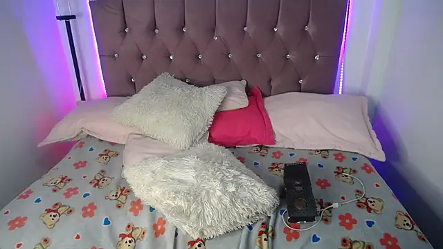 Snapshot of charlotte_walker1 chatting on March 14, 3:26 am charlotte walker1 online show from March 14, 3:26 am