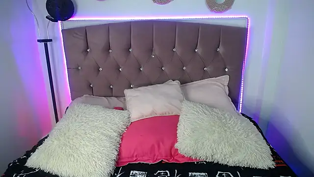 Snapshot of charlotte_walker1 chatting on March 16, 1:28 am charlotte walker1 online show from March 16, 1:28 am