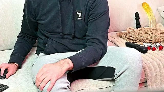 Snapshot of mageneslive chatting on January 10, 2:30 pm mageneslive online show from January 10, 2:30 pm