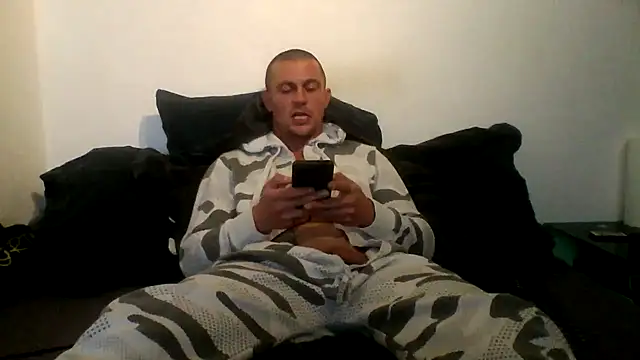 Snapshot of GermanAnonym@xh chatting on November 8, 2:23 am GermanAnonymxh online show from November 8, 2:23 am