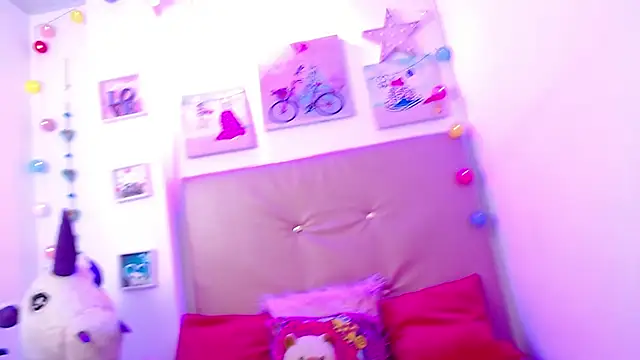 Snapshot of lili_roussi chatting on March 12, 3:02 am lili roussi online show from March 12, 3:02 am