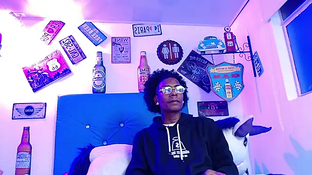 Snapshot of lili_roussi chatting on October 12, 12:31 am lili roussi online show from October 12, 12:31 am