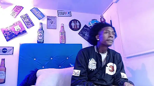 Snapshot of lili_roussi chatting on October 15, 12:22 am lili roussi online show from October 15, 12:22 am