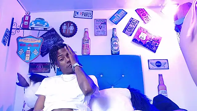 Snapshot of lili_roussi chatting on October 25, 12:18 am lili roussi online show from October 25, 12:18 am