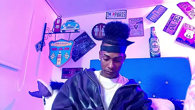 Snapshot of lili_roussi chatting on November 15, 12:41 am lili roussi online show from November 15, 12:41 am