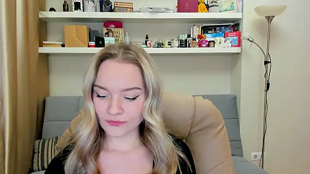 Snapshot of Kara_Smith_ chatting on December 4, 11:13 pm Kara Smith online show from December 4, 11:13 pm