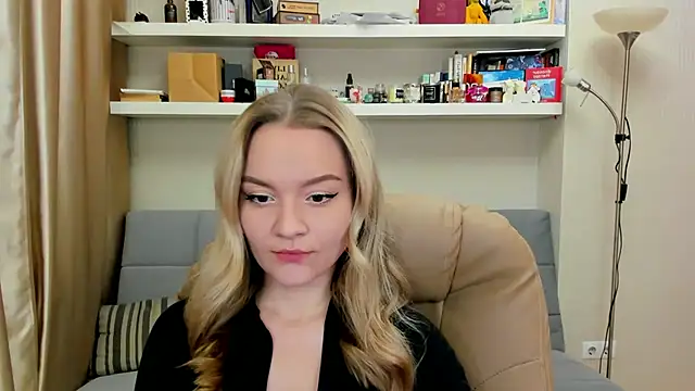 Snapshot of Kara_Smith_ chatting on December 7, 10:17 pm Kara Smith online show from December 7, 10:17 pm