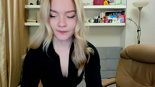 Snapshot of Kara_Smith_ chatting on December 8, 1:24 am Kara Smith online show from December 8, 1:24 am