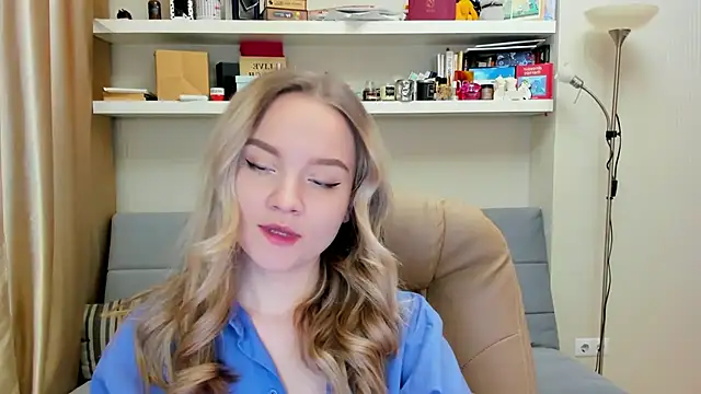 Snapshot of Kara_Smith_ chatting on January 18, 10:39 pm Kara Smith online show from January 18, 10:39 pm