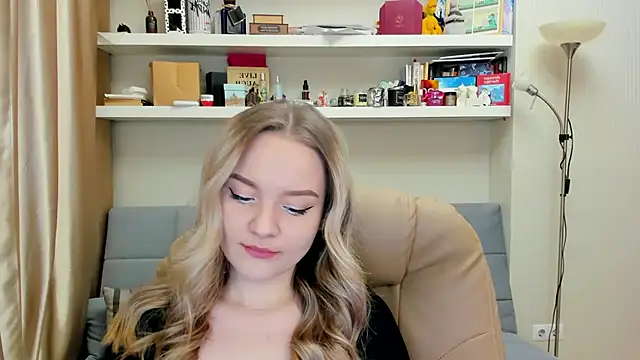 Snapshot of Kara_Smith_ chatting on January 29, 11:35 pm Kara Smith online show from January 29, 11:35 pm