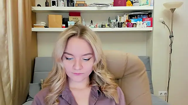 Snapshot of Kara_Smith_ chatting on March 5, 12:05 am Kara Smith online show from March 5, 12:05 am