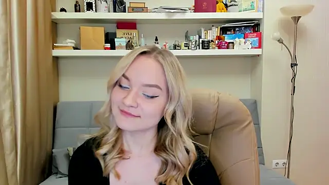 Snapshot of Kara_Smith_ chatting on March 8, 12:44 am Kara Smith online show from March 8, 12:44 am