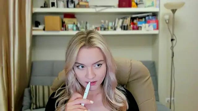 Snapshot of Kara_Smith_ chatting on September 11, 11:27 pm Kara Smith online show from September 11, 11:27 pm