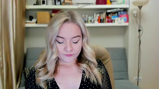 Snapshot of Kara_Smith_ chatting on October 3, 9:01 pm Kara Smith online show from October 3, 9:01 pm