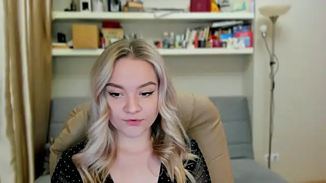 Snapshot of Kara_Smith_ chatting on October 25, 12:07 am Kara Smith online show from October 25, 12:07 am