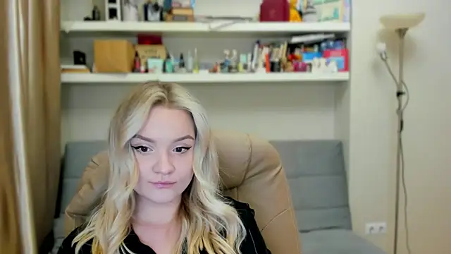 Snapshot of Kara_Smith_ chatting on December 4, 11:02 pm Kara Smith online show from December 4, 11:02 pm