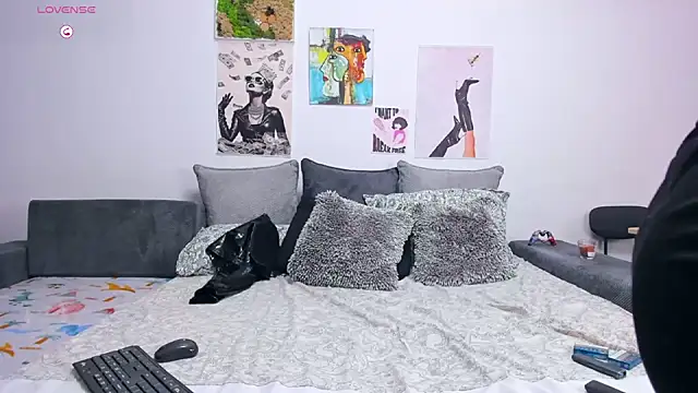 Snapshot of FindomGoddess1 chatting on November 20, 9:58 pm FindomGoddess1 online show from November 20, 9:58 pm