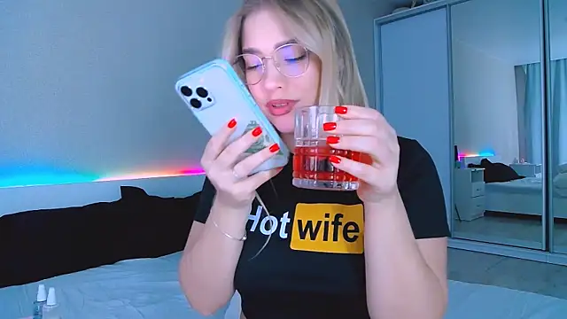 DIANAxxxDIAMOND online show from September 20, 8:15 am