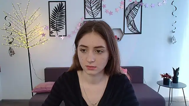 Snapshot of LilyHaart chatting on March 18, 9:42 am LilyHaart online show from March 18, 9:42 am