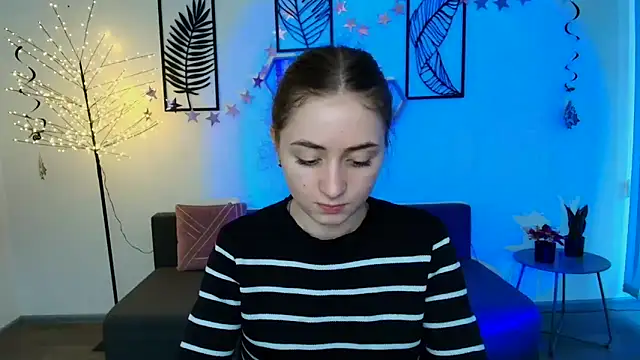 Snapshot of LilyHaart chatting on March 22, 4:04 pm LilyHaart online show from March 22, 4:04 pm