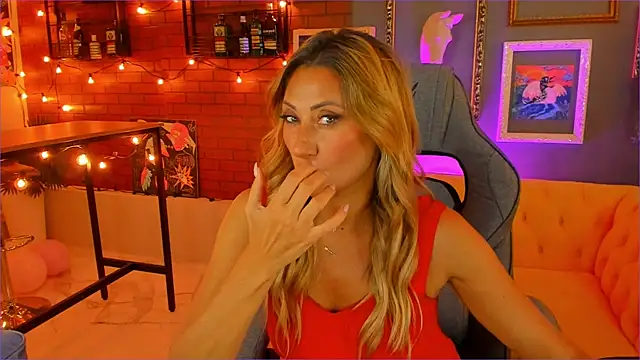 Snapshot of SarahAlluring chatting on September 19, 12:06 pm SarahAlluring online show from September 19, 12:06 pm