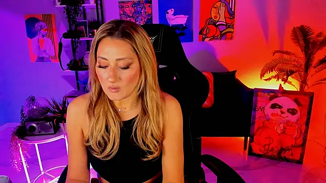 Snapshot of SarahAlluring chatting on November 24, 11:54 am SarahAlluring online show from November 24, 11:54 am