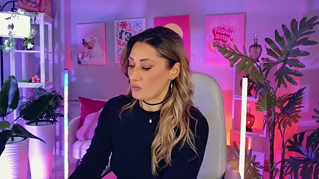 SarahAlluring online show from January 11, 1:16 pm