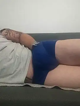 Snapshot of gui67675 chatting on October 27, 3:43 am gui67675 online show from October 27, 3:43 am