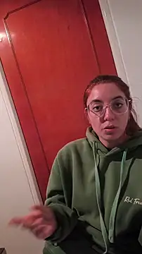 Snapshot of couplechange chatting on December 1, 7:02 am couplechange online show from December 1, 7:02 am