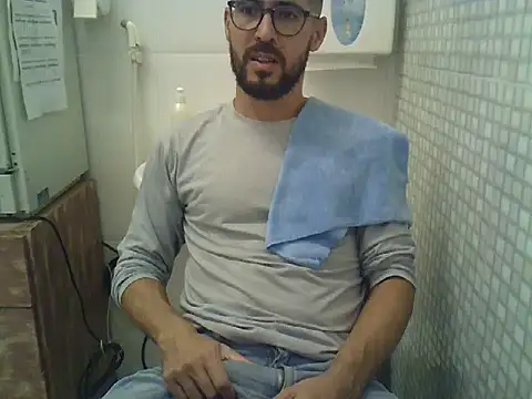 Snapshot of pdasgyn chatting on October 16, 12:39 pm pdasgyn online show from October 16, 12:39 pm