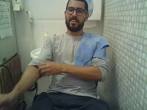 Snapshot of pdasgyn chatting on October 27, 2:32 pm pdasgyn online show from October 27, 2:32 pm