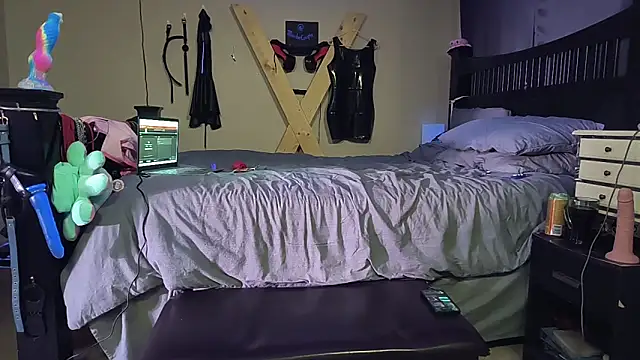 Snapshot of KinkyBratandDaddy chatting on November 20, 3:28 am KinkyBratandDaddy online show from November 20, 3:28 am