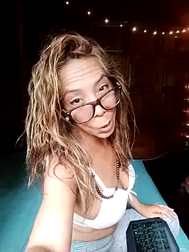 Lady Lolla11 online show from April 19, 6:10 pm