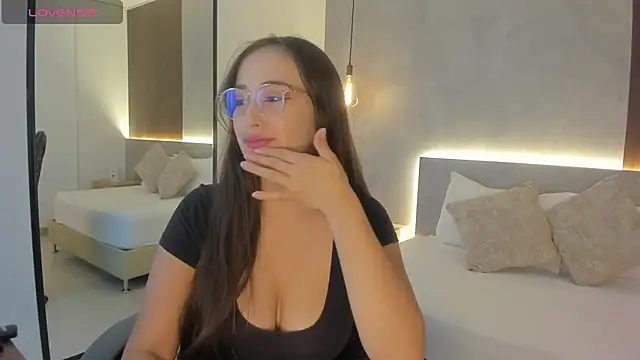 sophia martinezz  online show from February 16, 7:10 pm