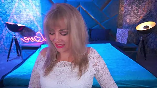 Snapshot of CandyLadyyy chatting on September 29, 8:35 pm CandyLadyyy online show from September 29, 8:35 pm