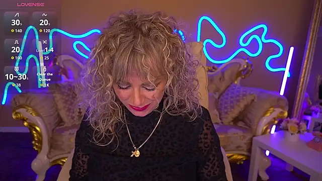 Snapshot of CandyLadyyy chatting on October 12, 8:30 pm CandyLadyyy online show from October 12, 8:30 pm