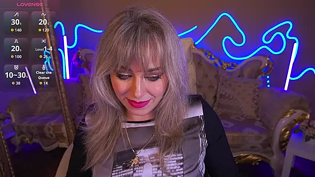 Snapshot of CandyLadyyy chatting on October 18, 8:42 pm CandyLadyyy online show from October 18, 8:42 pm