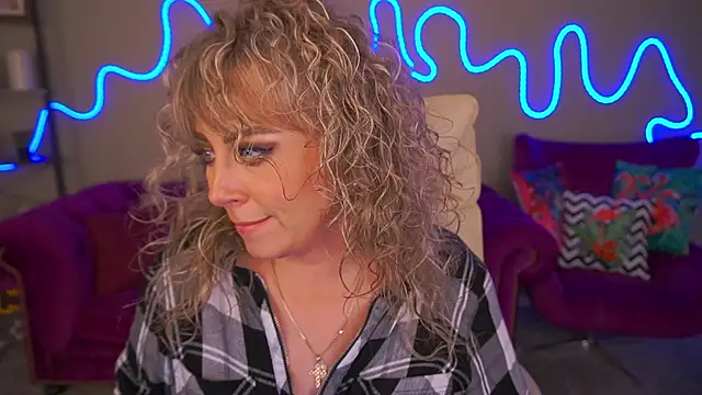 Snapshot of CandyLadyyy chatting on October 22, 8:41 pm CandyLadyyy online show from October 22, 8:41 pm