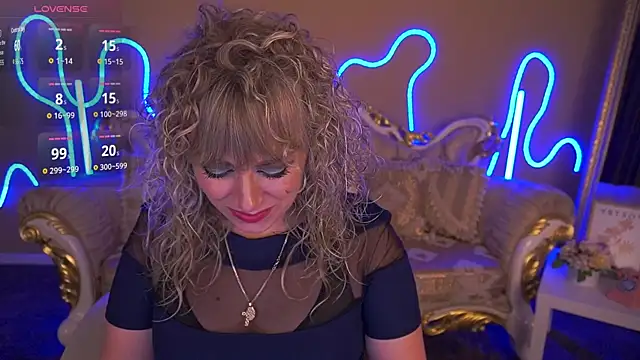 Snapshot of CandyLadyyy chatting on October 24, 9:00 pm CandyLadyyy online show from October 24, 9:00 pm