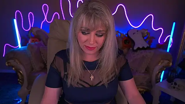 Snapshot of CandyLadyyy chatting on November 1, 9:50 pm CandyLadyyy online show from November 1, 9:50 pm